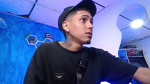 Liam lee online show from December 10, 2024, 3:55 pm