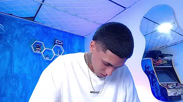 Liam lee online show from December 28, 2024, 3:37 pm