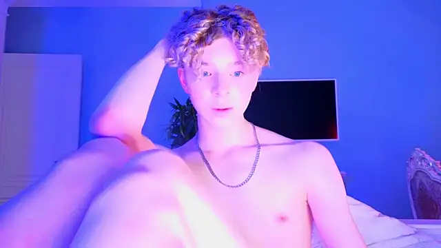 Snapshot of Kudi_Minnt chatting on February 3, 2025, 1:30 pm Kudi Minnt online show from February 3, 2025, 1:30 pm