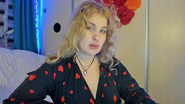 CoraSwon online show from October 10, 2025, 6:40 pm