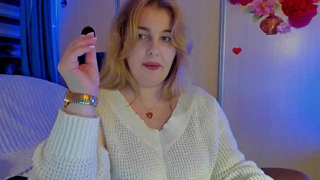 CoraSwon online show from November 21, 2025, 6:06 pm