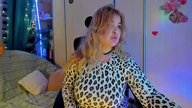 Snapshot of CoraSwon chatting on February 22, 2026, 5:00 pm CoraSwon online show from February 22, 2026, 5:00 pm