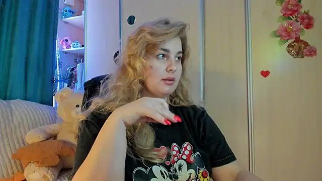 CoraSwon online show from March 7, 2026, 2:25 pm