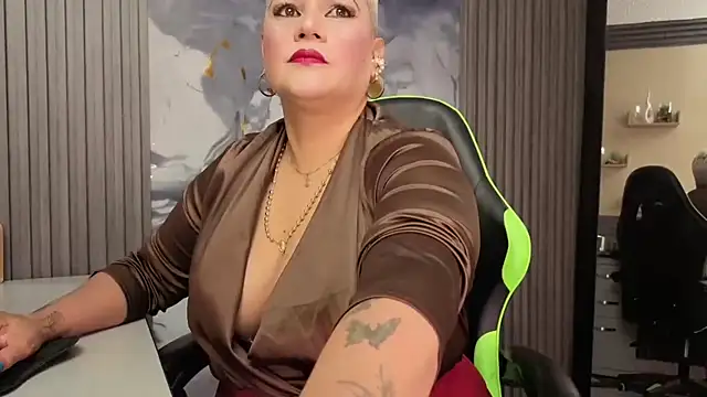 GianellaCox  online show from June 24, 2026, 11:53 am