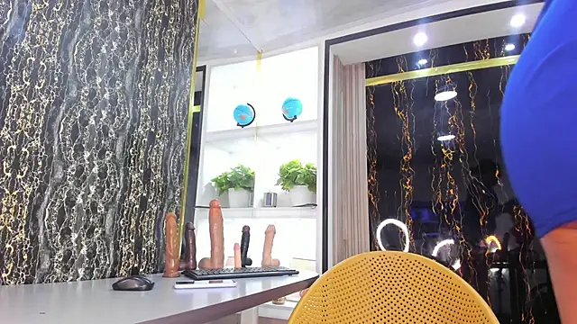 AmberNix online show from February 8, 2025, 1:44 pm