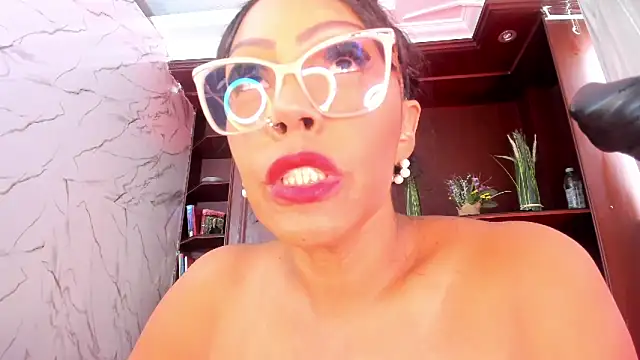 AmberNix online show from March 7, 2025, 8:00 pm