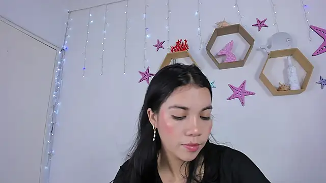 Emiily Parkerr online show from December 18, 2024, 3:04 am