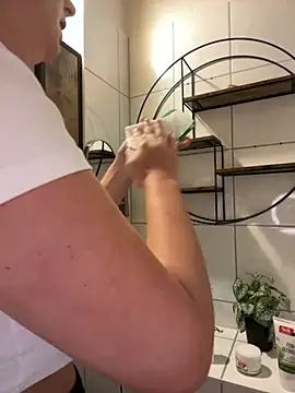 Off  Melonenmandy online show from November 25, 2025, 3:56 pm