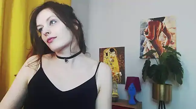 juicyNadine online show from February 5, 2025, 9:25 am