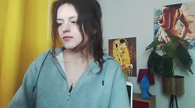 juicyNadine online show from February 13, 2025, 9:30 am