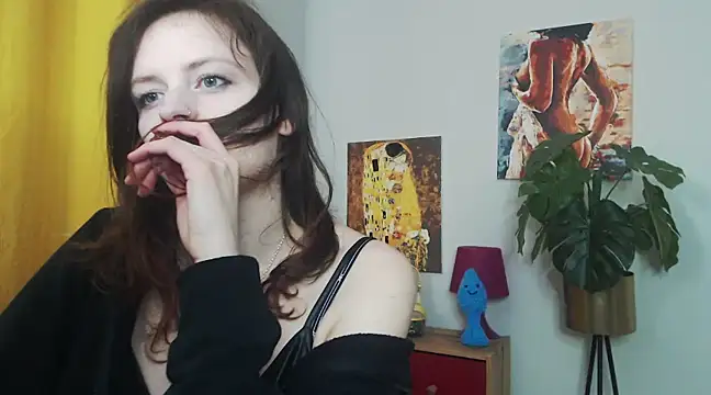 juicyNadine online show from February 21, 2025, 12:28 pm