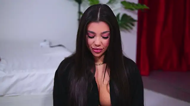 NatyDesiree online show from October 5, 2025, 9:18 am