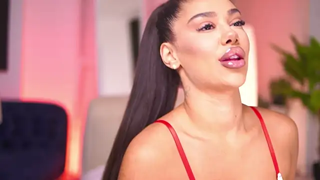 NatyDesiree online show from February 15, 2026, 7:32 pm