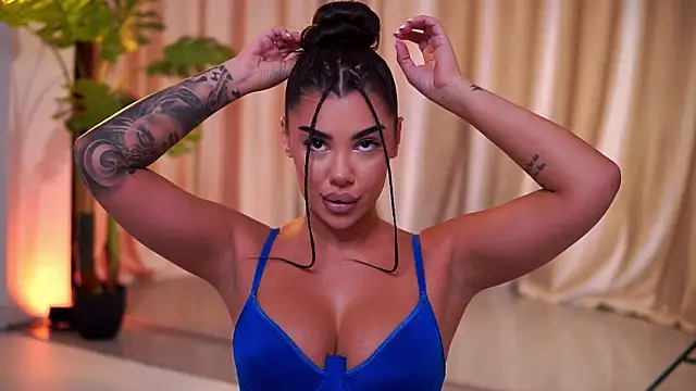 NatyDesiree online show from July 30, 2026, 7:02 pm