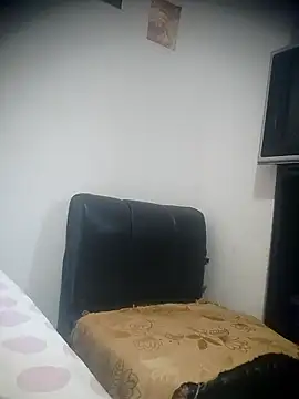 SaucyAffair0 online show from April 4, 2026, 8:50 pm