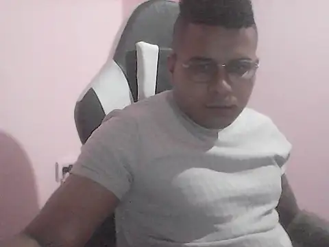 SaucyAffair0 online show from June 28, 2026, 5:52 pm