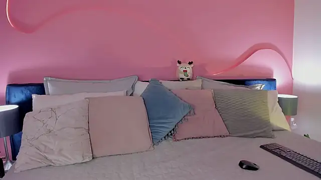 Alaia Manson online show from February 22, 2025, 11:57 am