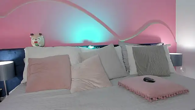 Alaia Manson online show from March 6, 2025, 1:24 pm