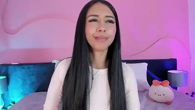 Alaia Manson online show from November 14, 2025, 11:53 am