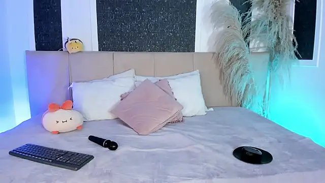 Alaia Manson online show from January 8, 2026, 7:38 pm