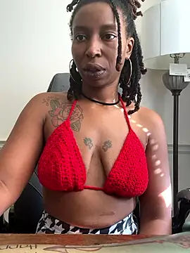 Snapshot of LeyaHoneybuns chatting on December 2, 2024, 4:31 pm LeyaHoneybuns online show from December 2, 2024, 4:31 pm