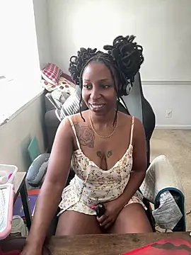 Snapshot of LeyaHoneybuns chatting on April 8, 2026, 4:07 pm LeyaHoneybuns online show from April 8, 2026, 4:07 pm
