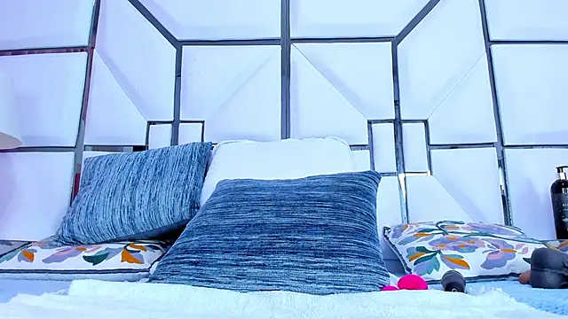 Snapshot of RileySweett chatting on February 21, 2025, 2:38 pm RileySweett online show from February 21, 2025, 2:38 pm