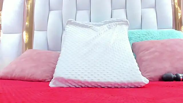 Snapshot of RileySweett chatting on October 8, 2025, 11:52 am RileySweett online show from October 8, 2025, 11:52 am