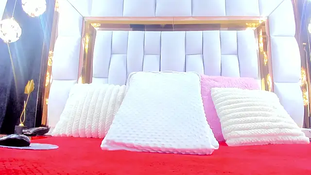 Snapshot of RileySweett chatting on November 4, 2025, 11:53 am RileySweett online show from November 4, 2025, 11:53 am