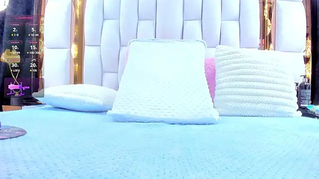 Snapshot of RileySweett chatting on November 20, 2025, 11:43 am RileySweett online show from November 20, 2025, 11:43 am