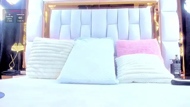 Snapshot of RileySweett chatting on November 23, 2025, 11:43 am RileySweett online show from November 23, 2025, 11:43 am