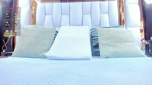 Snapshot of RileySweett chatting on December 17, 2025, 11:38 am RileySweett online show from December 17, 2025, 11:38 am