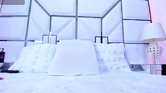 Snapshot of RileySweett chatting on January 15, 2026, 11:48 am RileySweett online show from January 15, 2026, 11:48 am