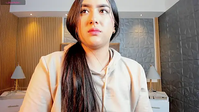 paulina sweett  online show from March 13, 2026, 12:12 pm