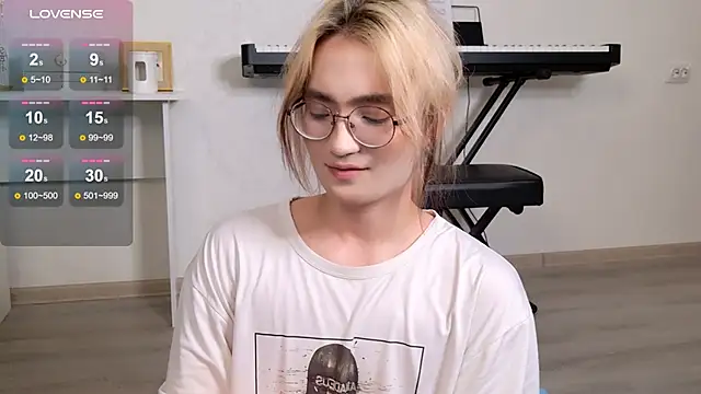 CuteYukiKun online show from November 9, 2025, 9:02 pm