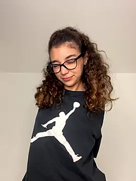 uniquerossie online show from January 9, 2026, 8:06 am