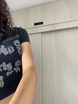 uniquerossie online show from February 14, 2026, 7:05 am