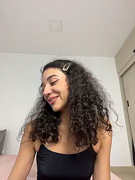 uniquerossie online show from February 21, 2026, 7:31 am