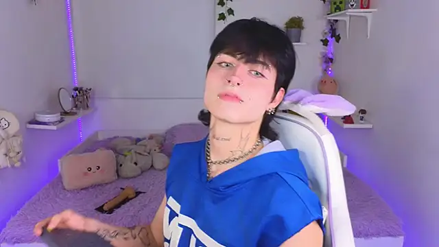 Baby Xian online show from November 21, 2025, 7:51 am