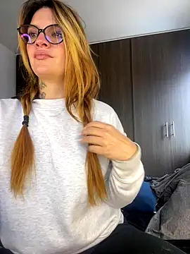 Val   online show from September 20, 2025, 7:48 pm