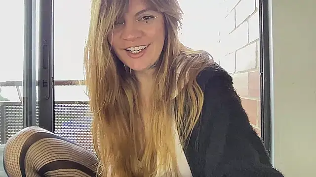 Val   online show from September 30, 2025, 1:27 pm