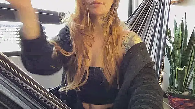 Val   online show from October 4, 2025, 9:57 pm