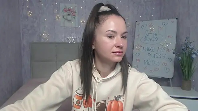 KaraCriegs online show from September 27, 2025, 5:29 pm