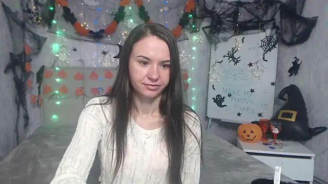 KaraCriegs online show from November 1, 2025, 6:32 pm