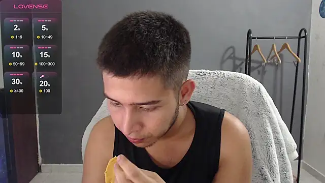 Snapshot of harold_18_ chatting on January 31, 2025, 9:37 pm harold 18 online show from January 31, 2025, 9:37 pm