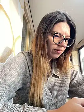 NadiraNoor online show from October 21, 2025, 2:18 pm