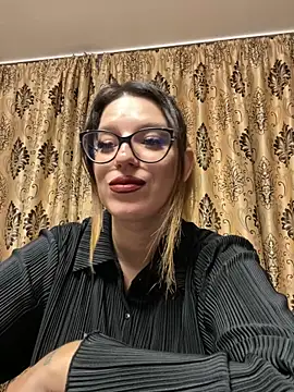 NadiraNoor online show from November 5, 2025, 5:57 pm