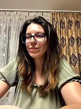 NadiraNoor online show from April 19, 2026, 10:01 pm