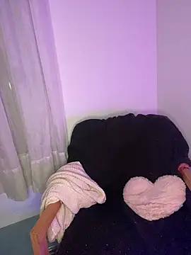 milkyhonybaby online show from January 10, 2025, 8:48 pm