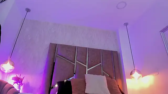 Martinaa Jones  online show from April 14, 2026, 12:44 pm